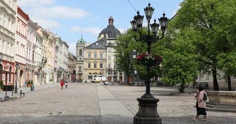Empty square of Lviv during national quarantine amid coronavirus (covid-19). Video stock 130031712