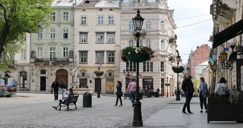 Empty square of Lviv during national quarantine amid coronavirus (covid-19). Video stock 130032307