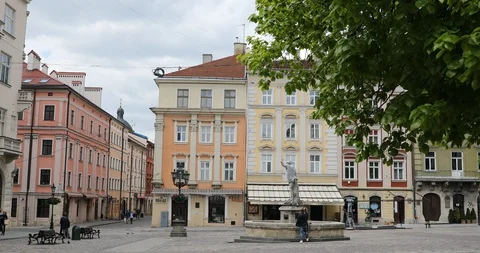 Empty square of Lviv during national quarantine amid coronavirus (covid-19). Video stock 130032896