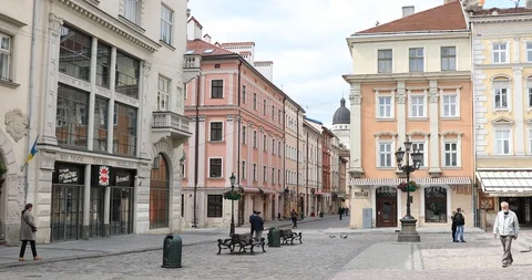 Empty square of Lviv during national quarantine amid coronavirus (covid-19). Video stock 130032990