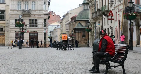 Empty square of Lviv during national quarantine amid coronavirus (covid-19). Video stock 130033493