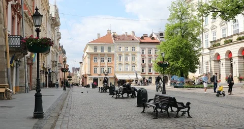 Empty square of Lviv during national quarantine amid coronavirus (covid-19). Video stock 130033709