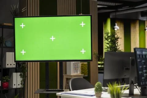 Empty startup office with green screen mockup PC on desk 库存照片