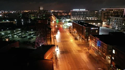Empty Street And Apartment Block At Night In Baltimore Maryland Vidéo 98920856