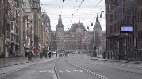 Empty street and central station Amsterdam, Winter lockdown Covid-19 Europe Video stock 147073002