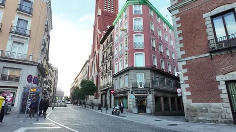 An empty street corner in downtown Madrid in the morning. Stock Footage 293016887
