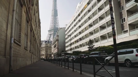 Empty street near Eiffel tower in Paris during coronavirus lockdown Video stock 126753000