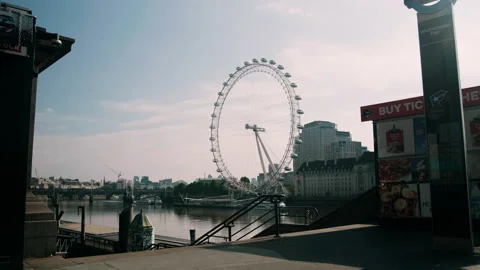 Empty streets and London Eye during lockdown Video stock 131069076