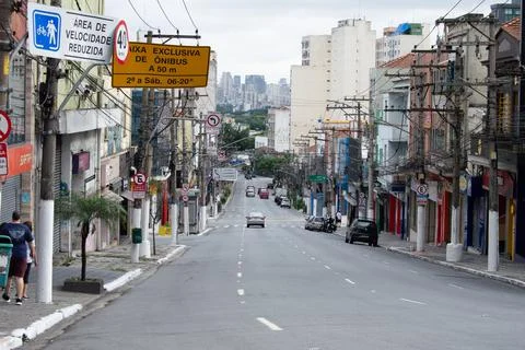Empty streets and stores closed during lockdown in Sao Paulo 스톡 사진