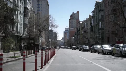 Empty streets of city center during covid19 quarantine Vidéo 130917853