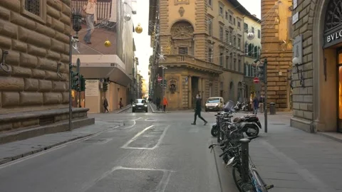 Empty streets in Florence. Very few people around during Covid-19 pandemic. Vídeo Stock 144435919