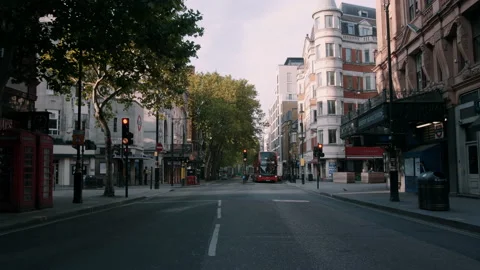 Empty streets in London during lockdown Video stock 131066627