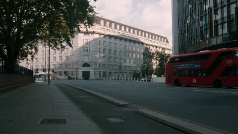 Empty streets of London during lockdown Video stock 131069232