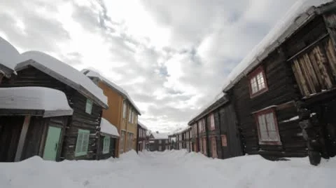 Empty streets at the old part of Røros during winter Vídeo Stock 10795698