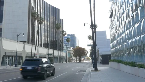 Empty streets - A Range Rover and Dump Truck Pass  - Willshire Blvd 库存影片 127410385