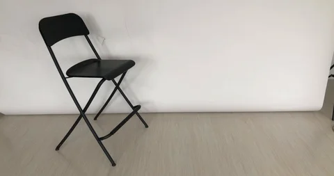 Empty studio chair of the director on a white background with zooming Vidéo 105004709