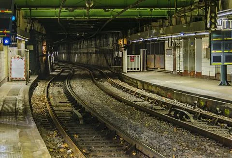 Empty subway night scene, paris Foto stock