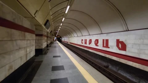 Empty subway station with tiled walls, platform view. Wall text reads Syret.. Stock Footage 306731553