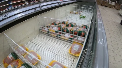 Empty supermarket counter with chicken 스톡 동영상 128095886