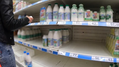 Empty supermarket counter with milk 스톡 동영상 128095900