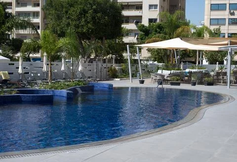 Empty swimming pool. Swimming pool in hotel garden with concrete floor Stock-Illustration