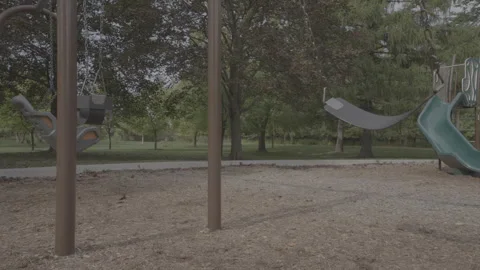 Empty Swing Moving in Playground – Slow Motion - ProRes 4K UHD S-Log3 Stockbeeldmateriaal 317960053