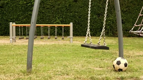 Empty swing with rolling football Vidéo 253702668