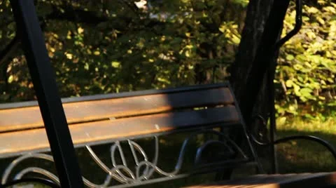 Empty swing swinging Vídeo Stock 12373527