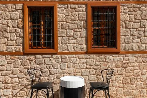 Empty table and chairs, cafe on the street. Foto stock
