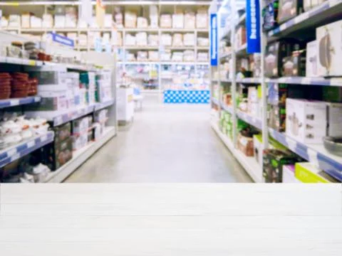 Empty table in front of blurred background Фото