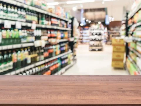 Empty table in front of blurred background Stockfoto's