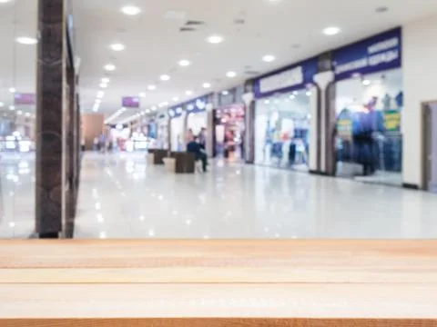 Empty table in front of blurred background Stockfoto's