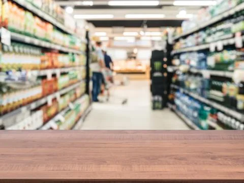 Empty table in front of blurred background Фото