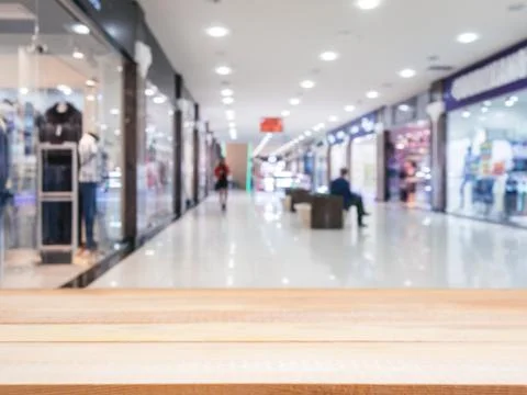 Empty table in front of blurred background Stockfoto's