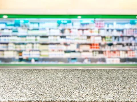 Empty table in front of blurred supermarket Фото