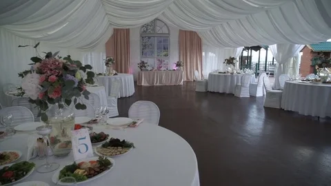 The empty table set 库存影片 70434723