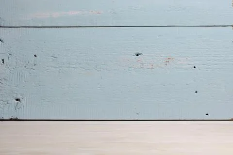 An empty table on a wooden background Foto stock