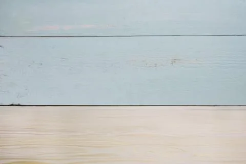 An empty table on a wooden background Foto stock