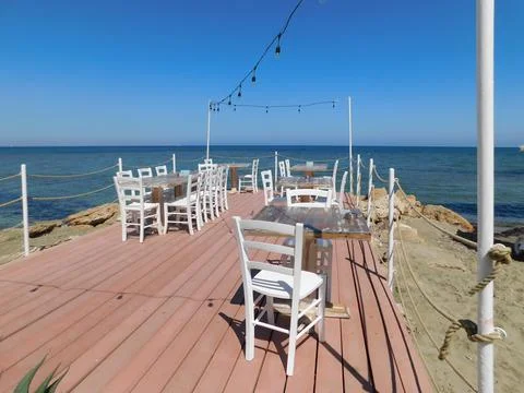 Empty tables in a cafe on the beach. Larnaca. Cyprus Foto stock