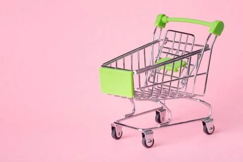 Empty top view mini pink shopping cart or trolley shopping on pink background Foto stock