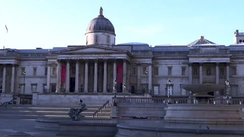 An empty Trafalgar Square during covid lockdown Video stock 142747331