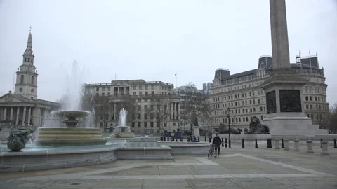 An empty Trafalgar Square during lockdown 库存影片 146532287