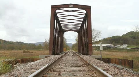 Empty Train Bridge Видео 12545976