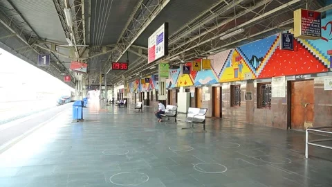 EMPTY TRAIN PLTFORM IN INDIA - POST COVID - ALL DRESSED UP &amp; READY Stock Footage 141670193