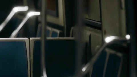 Empty train seats in urban subway station during early morning hours Vídeos de archivo 340226707