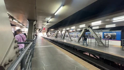 Empty Train Station Platform View, Mandaluyong 4K 60fps 스톡 동영상 338399826