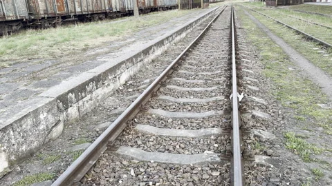 Empty train tracks at old station 4K 库存影片 333654044