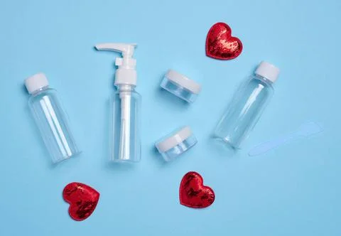 Empty transparent plastic container for cosmetic products, bottle with dis... Foto stock