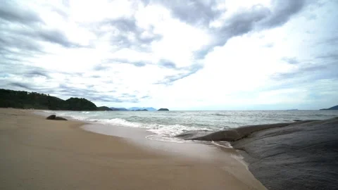 Empty Tropical Beach with Waves, Islands on Horizon and Dramatic Sky, Brazil Vídeos de archivo 334614312
