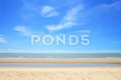 Empty tropical sea beach with some cloud in sunny day. Stock Photos